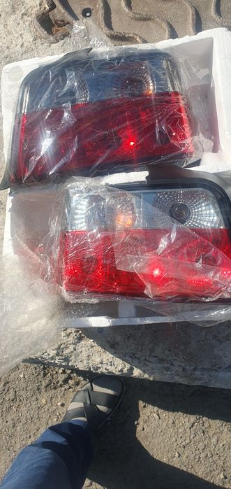 Продам задние габаритные фонари