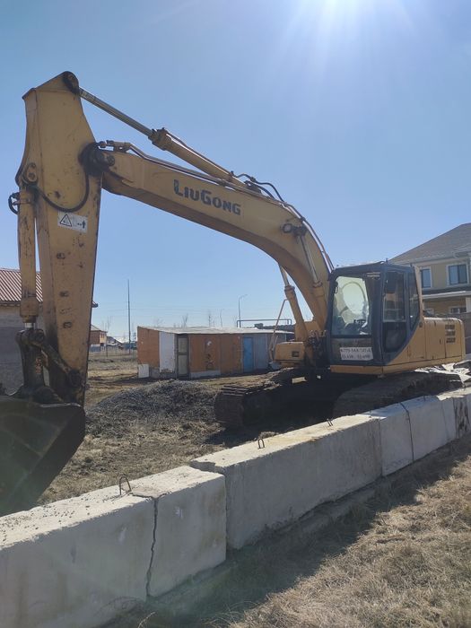 Услуги гусеничного экскаватора