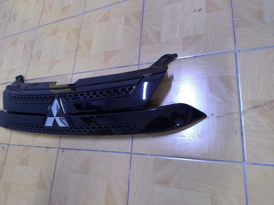 Решетка радиатора Mitsubishi Outlander 3