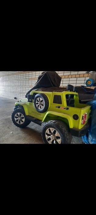 Детская машинка, электромобиль