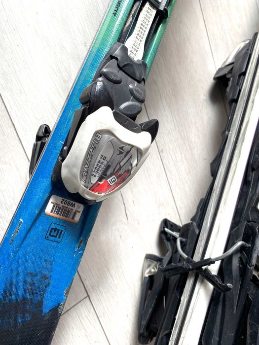 Schiuri Nordica de 152 cm