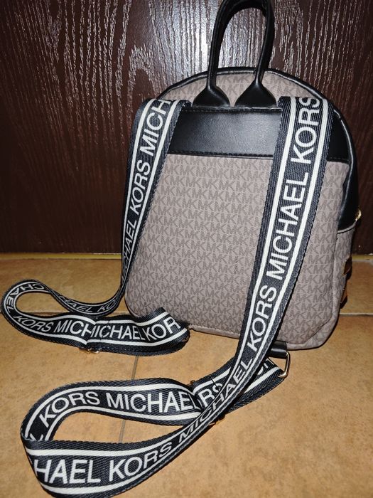 Многоцветна раница