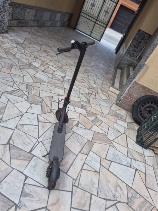 Trotineta Xiaomi  Mi Electric Scooter Essential