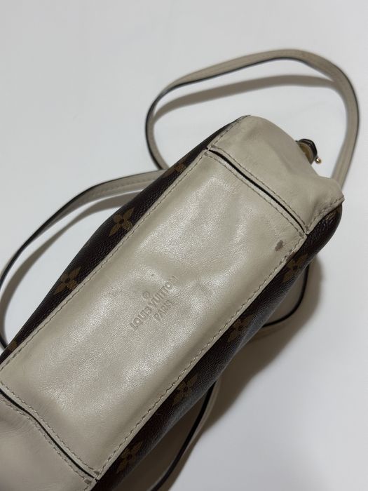 Дамска кожена чанта Louis Vuitton Saintonge Monogram / Cream White