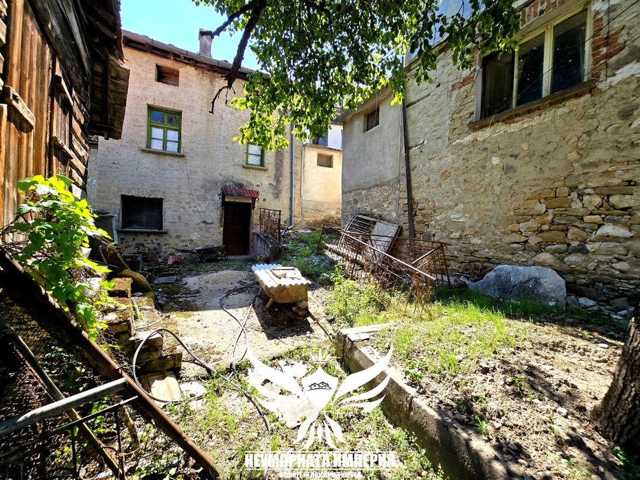 Продавам двуетажна къща 120РЗП с 260кв. двор в село Малево