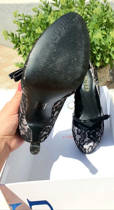 Pantofi eleganți GUESS, dantelă neagră