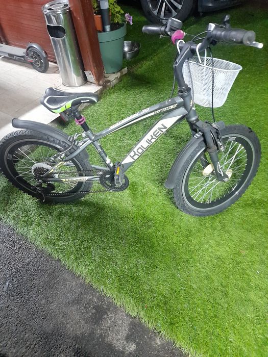 Bicicleta copii aproape noua roti 20. Nu necesita nici o investiție.