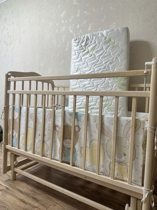 Продам детскую кроватку