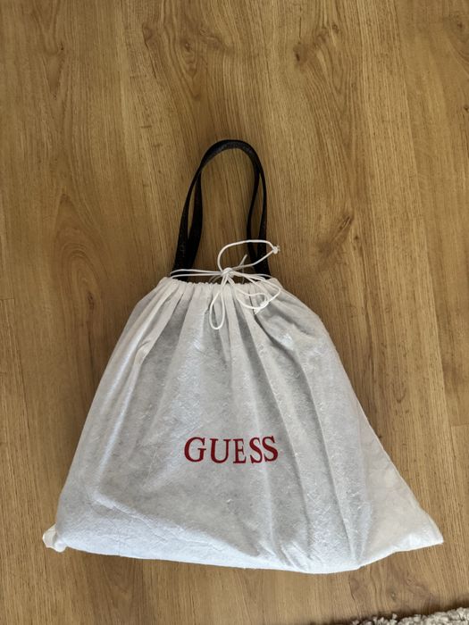 Оригинална чанта Guess черна