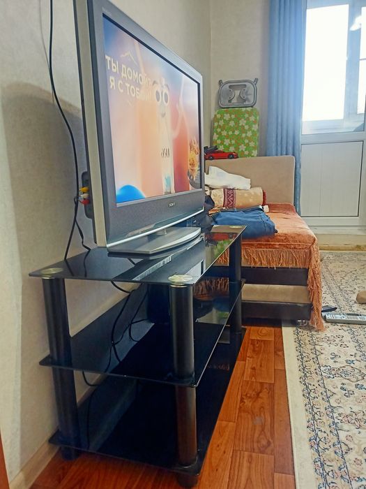 Продам телевизор с тумбой и приставкой