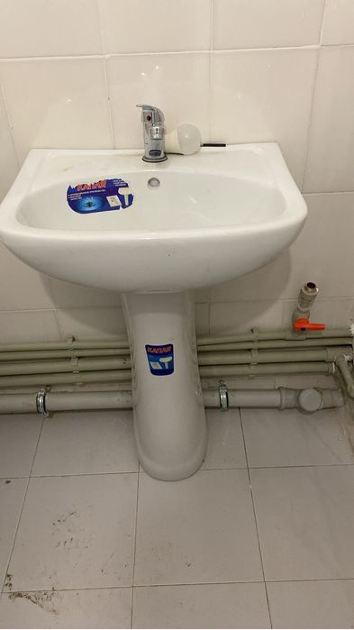 Раковина вместе со смесителем