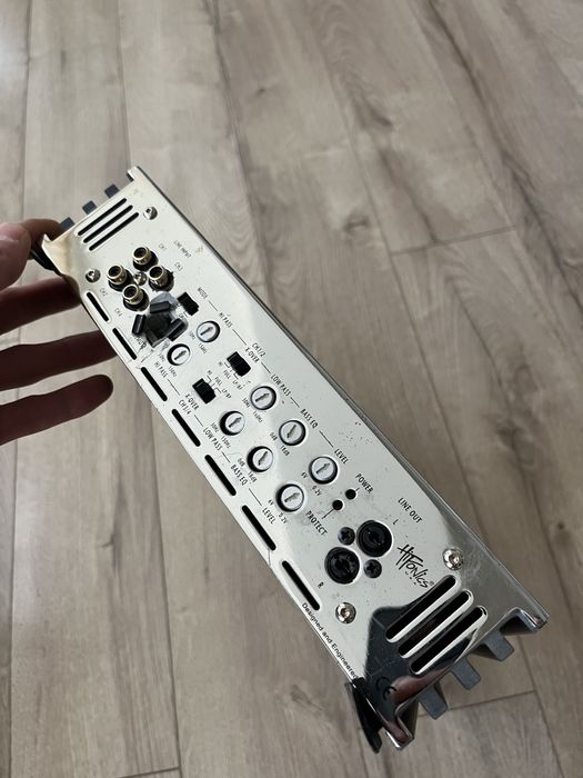 Amplificator Statie Auto Subwoofer Hifonics ZX6400