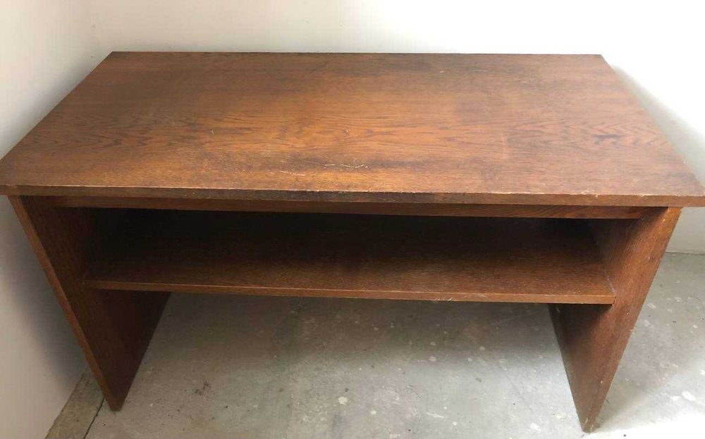 В продаже журнальный столик из ДСП 100х52х54  надёжный и крепкий