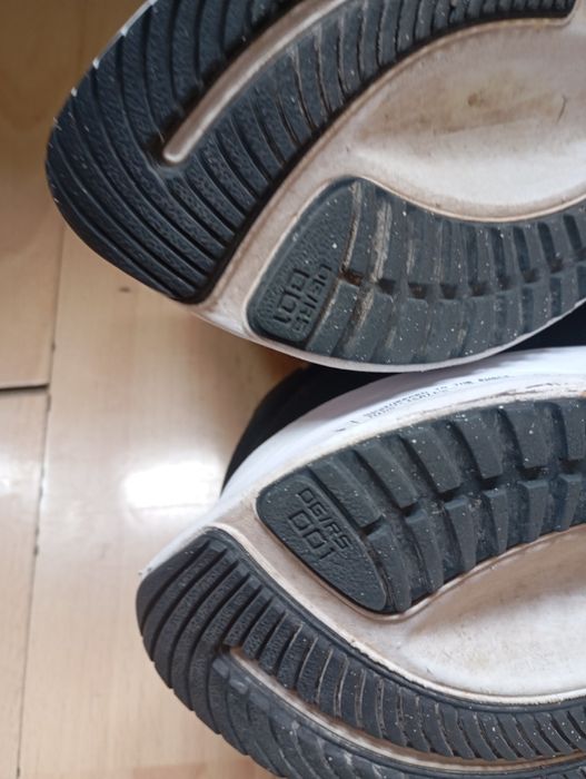 Vind Nike  in stare perfectă