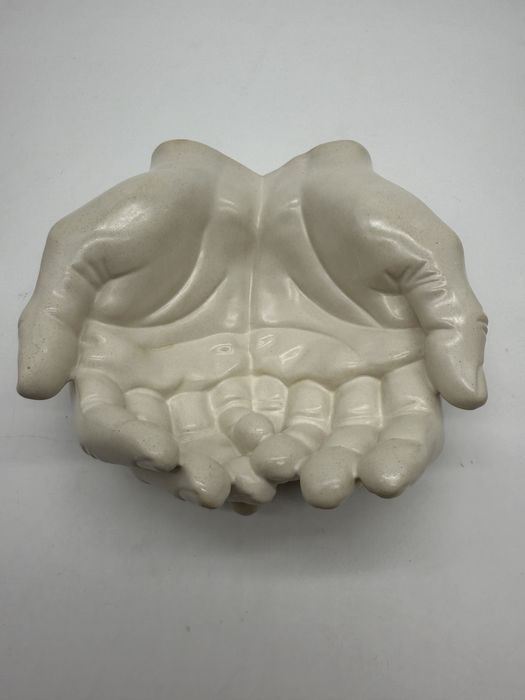 Ключница рука из гипса