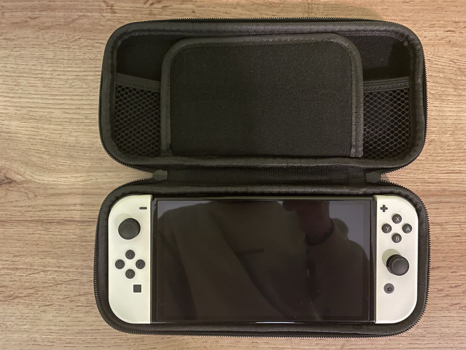 Nintendo Switch Oled cu husă și card 256 Gb