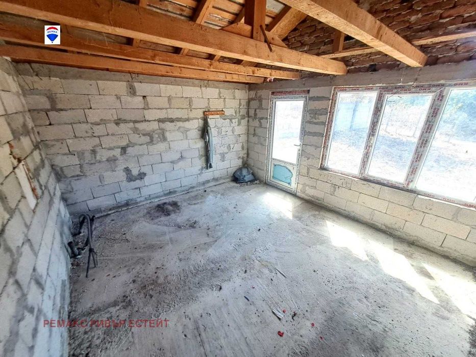 Селска къща за продажба в с. Бръшлен