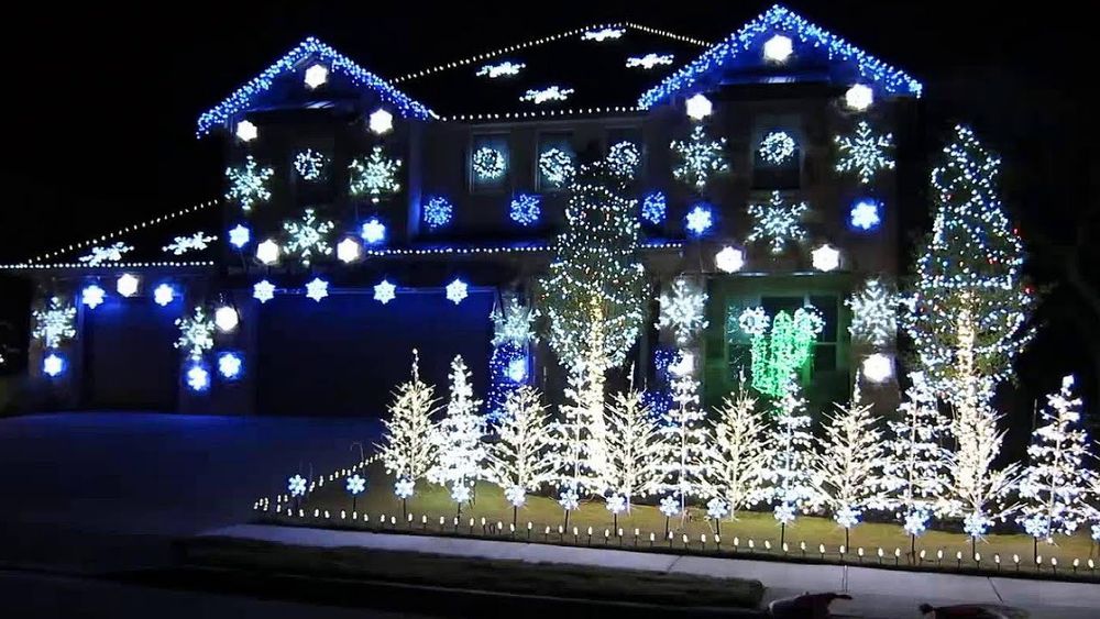 Tayyor Yangi yil yoritishi.