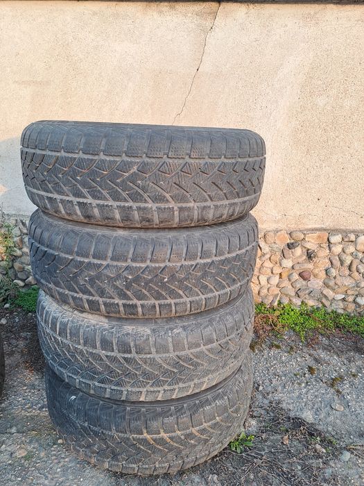 Два броя гуми и четири бр.гуми с джанти втора употреба