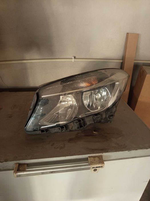 Mercedes GLA X156 ляв фар