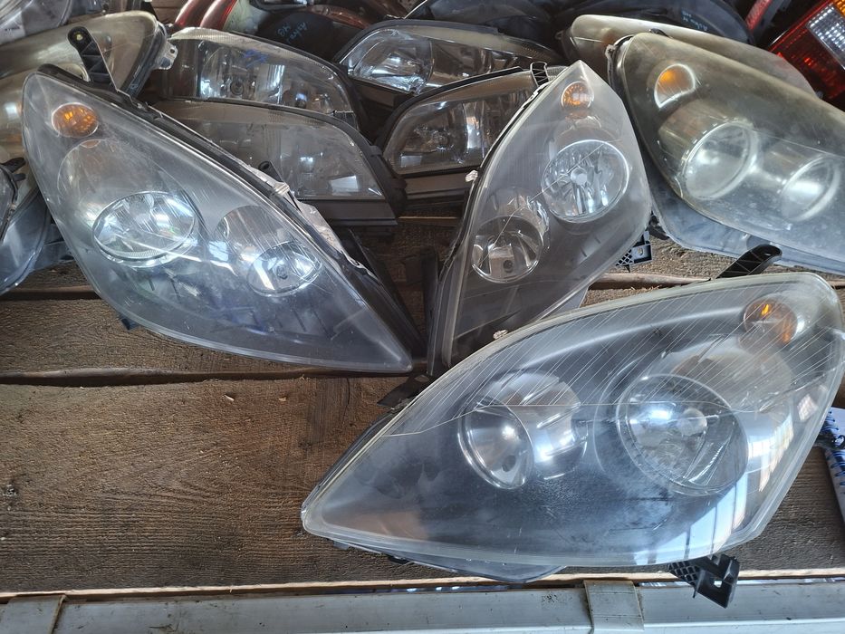 Faruri opel zafira B