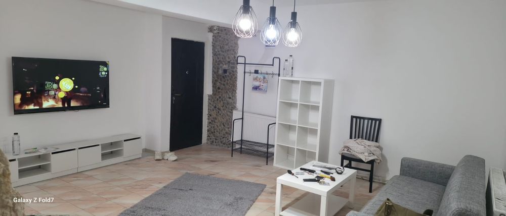 Închiriez apartament 3 camere , situat in Cartierul București noi, langa metrou bazilescu , 2 minute de piata 16 Februarie .
