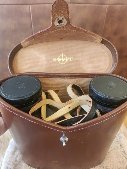 Бинокъл  в перфектно състояние