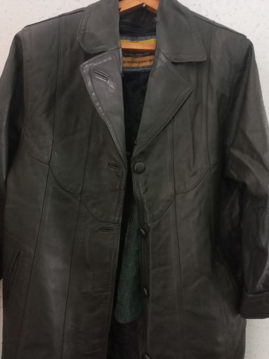 Кожинни куртка тез ва арзон нархда сотилади