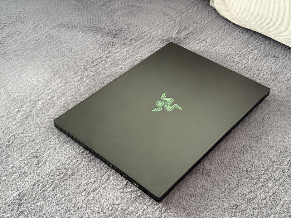 Геймърски Лаптоп 14’ QHD 240 Hz RTX 4070 8GB Ryzen 9-8945HS Razer Blade 14 32GB DDR5 1TB SSD