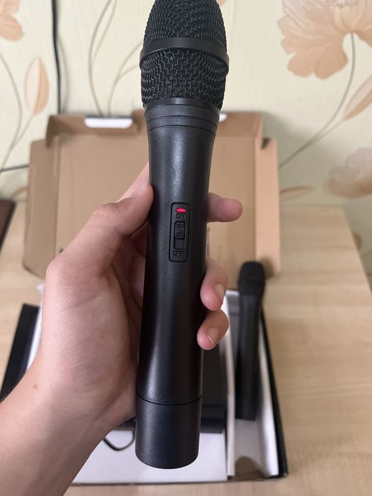 Продаю ресивер Yamaha с двумя микрофонами