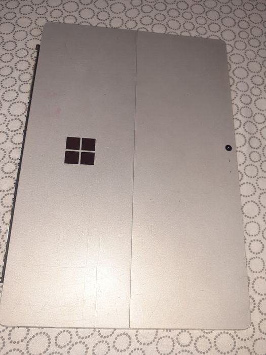 Vănd tabletă microsoft nu am încărcător la ea!!