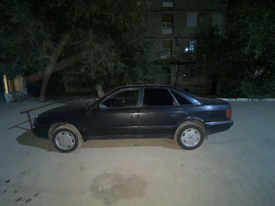 Ауди 100с4. 2.8 черный