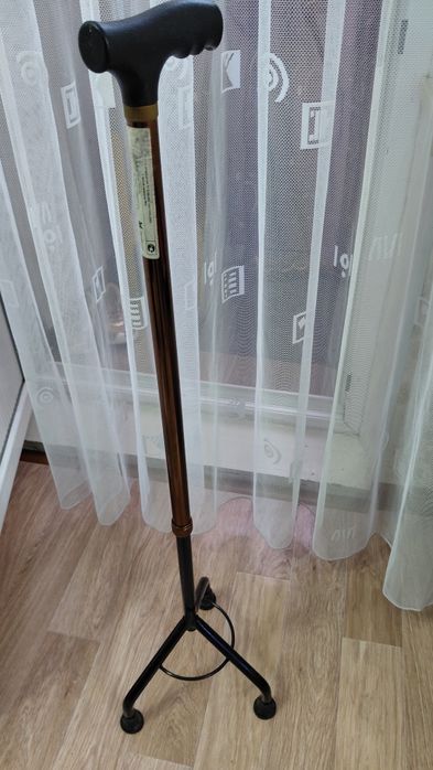 Трость  для ходьбы 3х опорная