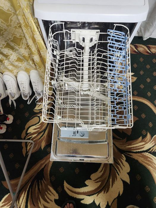 Продам посудомоечную машину