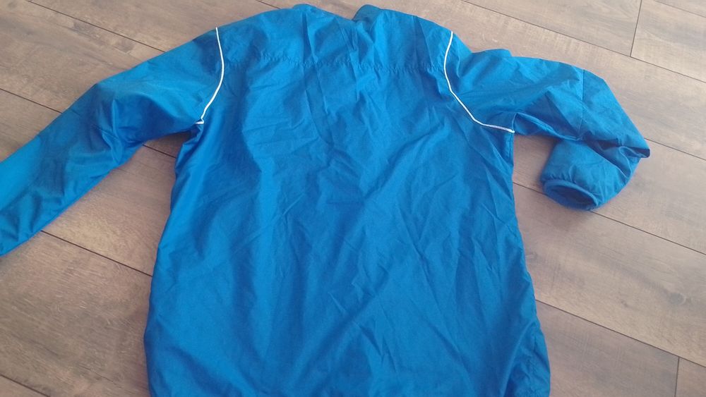 Чисто нова ветровка Nike