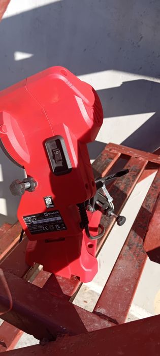 Mașinărie de ascuțit lanțuri de drujbă