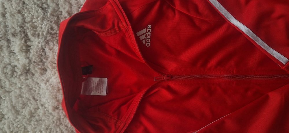 sfetar adidas rosu