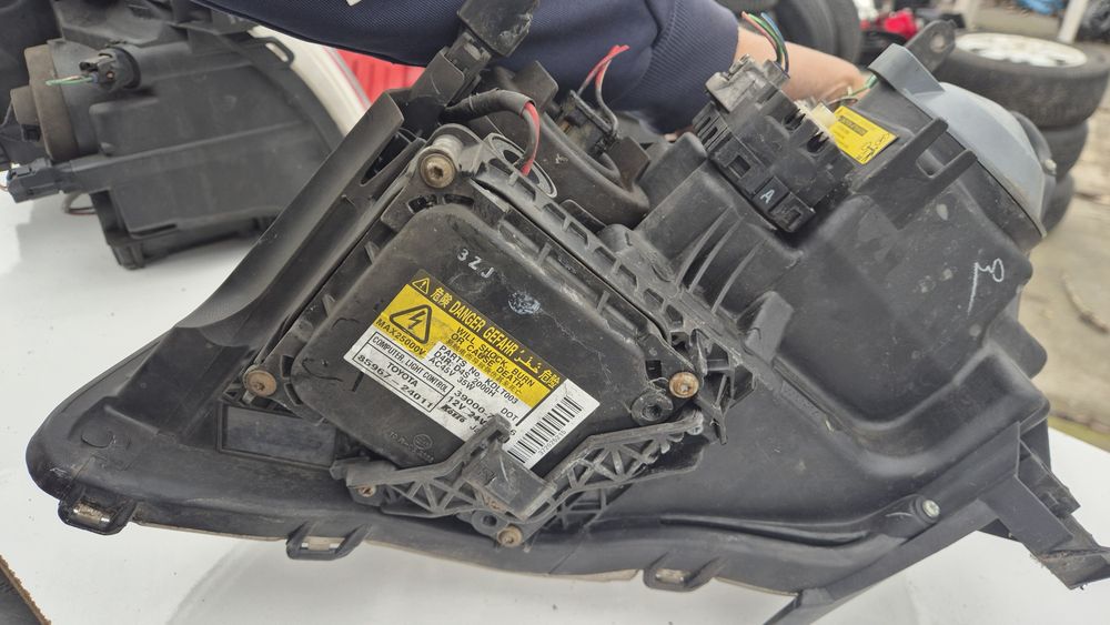 Оригинални Фарове  за Тойота Авенсис Т25 Фейс  2006- 2009г