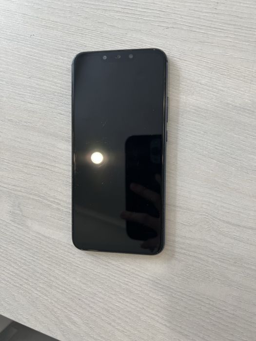 Телефон Huawei.