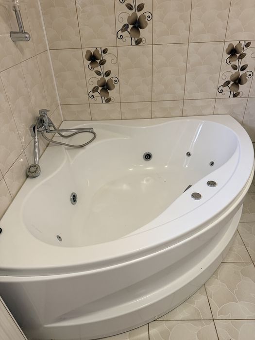 Cadă cu hidromasaj