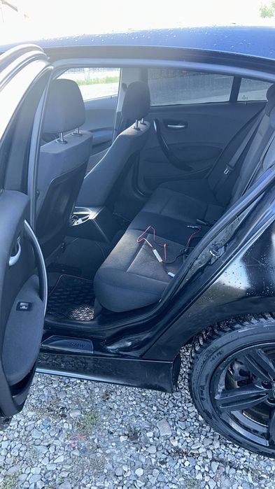 BMW seria 1 an 2006 2.0 benzina