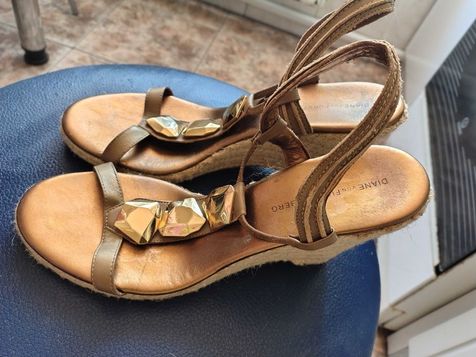 Vând sandale Diane von Fürstenberg