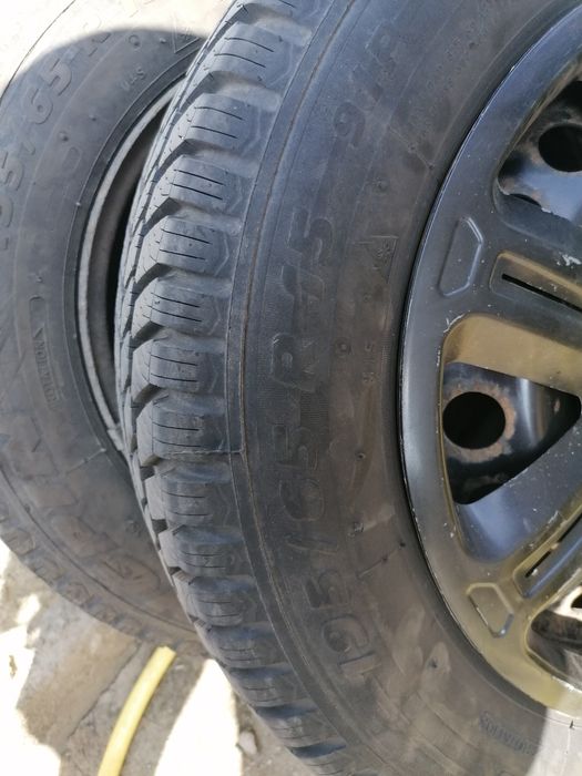 Vând cauciucuri noi