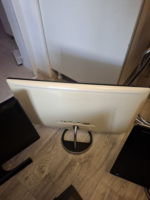 Monitoare led hdmi 22 inch Philips și Pachard bell