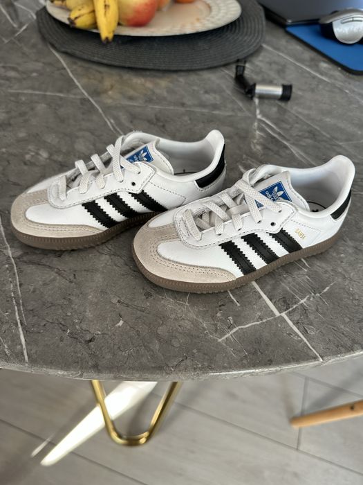 Vând pantofi sport originali pentru copii Adidas Samba