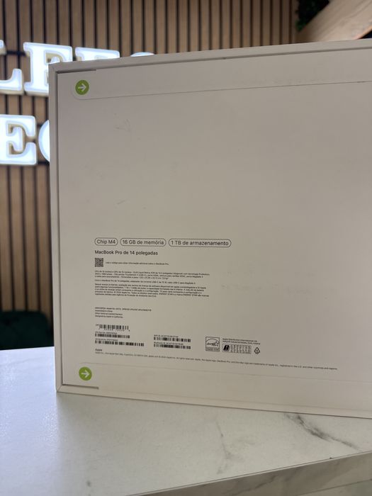 MacBook Pro / M4 / 1TB /