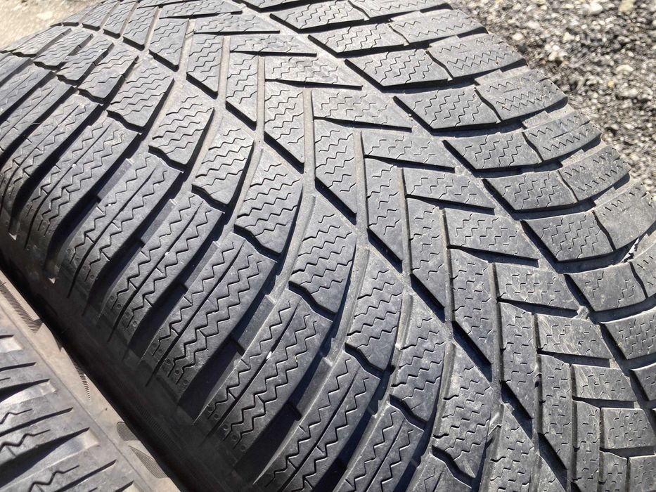 Всесезонни гуми 295 40 20 Bridgestone dot 22