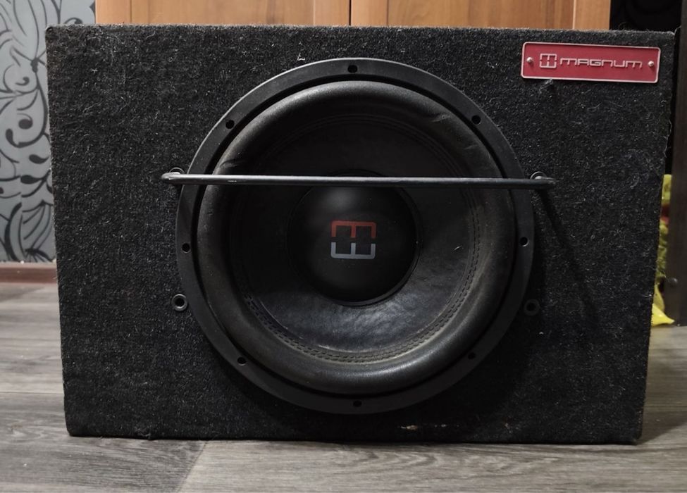 Продам сабуфер Magnum Active