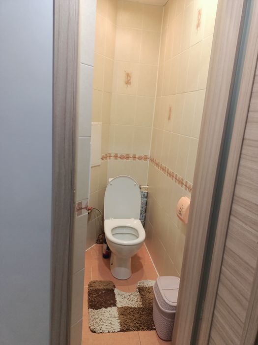 Продам квартиру трехкомнатную