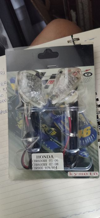 Diverse piese si parbrize motociclete. Preturi in anunt!